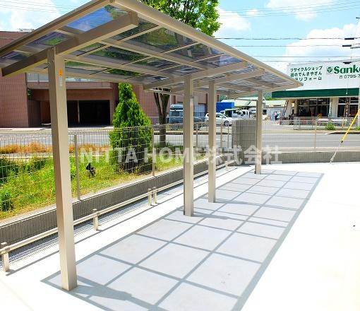 ヴェルデール・ヴィラ の設備|屋根付きの駐輪場ま無料で使用可能です○