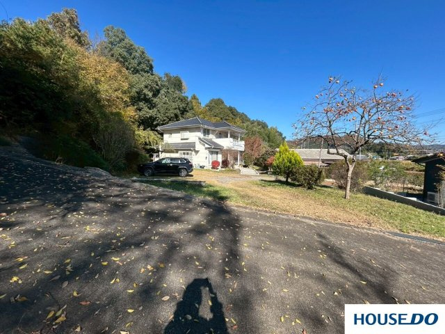 中古戸建　足利市粟谷町の前面道路含む現地写真