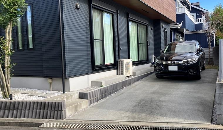 栄町戸建の駐車場
