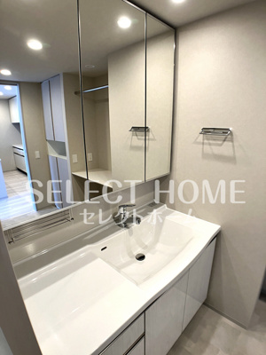 【独立洗面台】 | ザ・パークハウス岡崎 | 独立洗面台、小物を置くことができて便利です