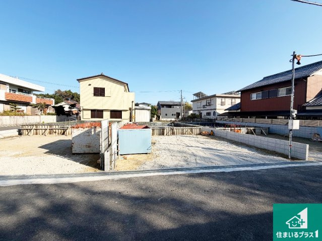 洲本市宇原　新築一戸建ての外観|周辺は落ち着いた街並みの住宅地！子育てがしやすい住環境です！まだ未完成ですが、現地でしかわからない事もございます。是非一度ご覧ください。