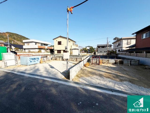洲本市宇原　新築一戸建ての外観|周辺は落ち着いた街並みの住宅地！子育てがしやすい住環境です！まだ未完成ですが、現地でしかわからない事もございます。是非一度ご覧ください。