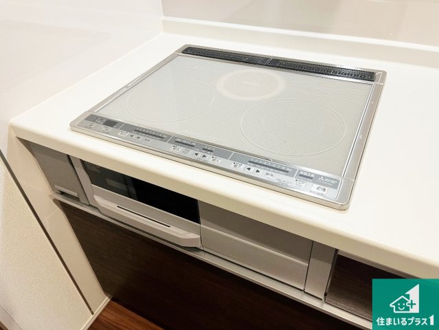 洲本市宇原　新築一戸建ての設備|火を使わないので、安心なＩＨコンロ！でこぼこが無い構造なので、掃除もしやすく清潔に保てます！