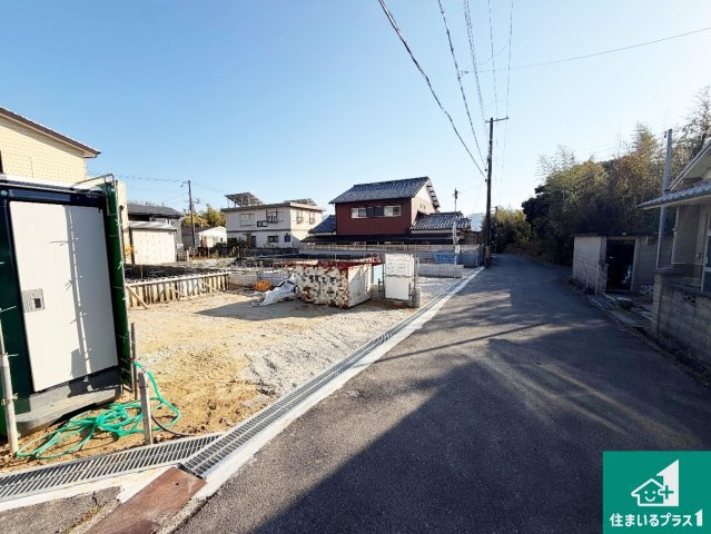 洲本市宇原　新築一戸建ての前面道路含む現地写真|周辺は落ち着いた街並みの住宅地！子育てがしやすい住環境です！まだ未完成ですが、現地でしかわからない事もございます。是非一度ご覧ください。