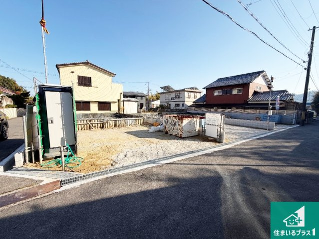 洲本市宇原　新築一戸建ての外観|周辺は落ち着いた街並みの住宅地！子育てがしやすい住環境です！まだ未完成ですが、現地でしかわからない事もございます。是非一度ご覧ください。