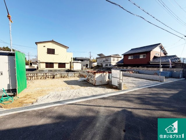 洲本市宇原　新築一戸建ての外観|周辺は落ち着いた街並みの住宅地！子育てがしやすい住環境です！まだ未完成ですが、現地でしかわからない事もございます。是非一度ご覧ください。