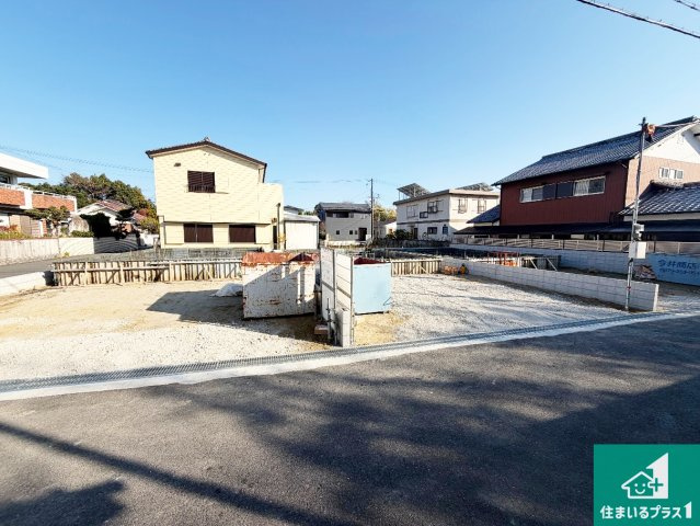 洲本市宇原　新築一戸建ての外観|周辺は落ち着いた街並みの住宅地！子育てがしやすい住環境です！まだ未完成ですが、現地でしかわからない事もございます。是非一度ご覧ください。