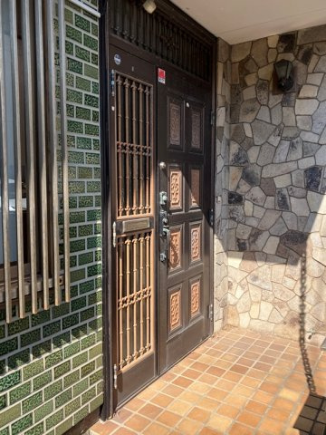 腰越戸建のエントランス