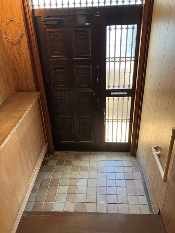 腰越戸建の玄関