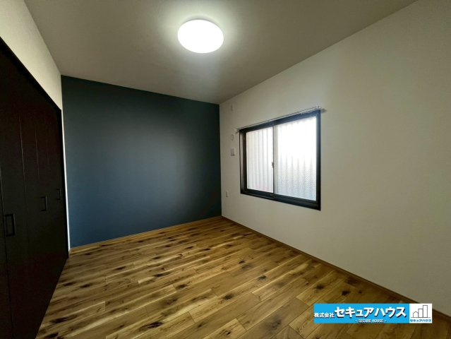 エルグランデ刈谷駅東の洋室|【洋室】
◆家族一人ひとりの大切なプライベート空間。趣味に合わせて使って頂けるようシンプルに仕上げてあります。暮らし心地を大きく左右する収納を、適材適所に配置し使い勝手を考慮しました。　