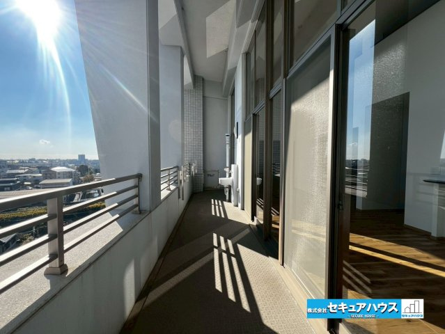 エルグランデ刈谷駅東のバルコニー|【バルコニー】
◆見晴らしもよく、太陽の温かな温もりをめいっぱい受け止めてくれます。
太陽の光と爽やかな風を受けたお洗濯物はあっという間に乾き、取りこむ時には太陽の匂いを感じられそうですね。　