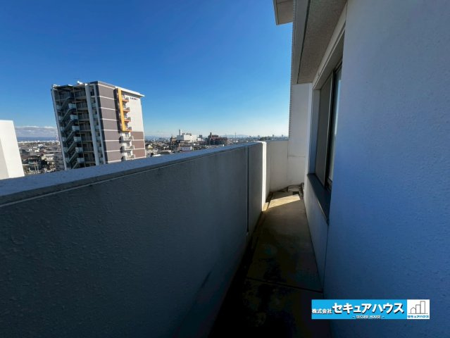 エルグランデ刈谷駅東のバルコニー|【バルコニー】
◆広々としたバルコニースペースのため外に置きたいお荷物を置くこともできます。