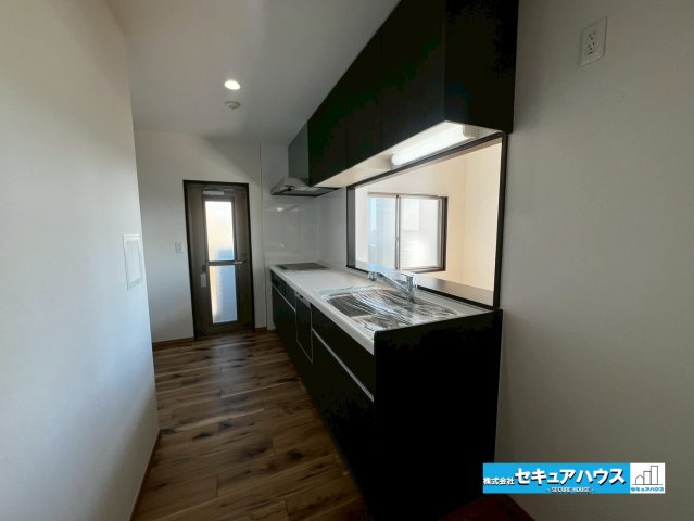 エルグランデ刈谷駅東のキッチン|【キッチン】
◆広々としたキッチンスペースの為家族で並んで料理することができます♪