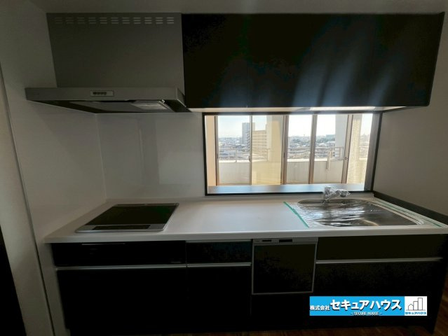 エルグランデ刈谷駅東のキッチン|【キッチン】
◆同時にたくさんの料理が調理できる。「焼く・蒸す・煮る」の工程を同時進行で進めることができるので、料理を素早く作ることができます。育児でバタバタ忙しいママに嬉しい♪