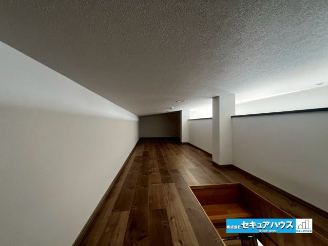 エルグランデ刈谷駅東のその他|【ロフト】
◆LDKを見渡せるロフトはお子様の遊ぶスペースやお荷物の収納スペースとして役立ちます。
風通しも、採光も良いため湿気対策もできます。