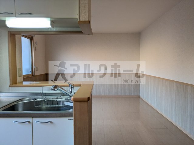 カトルセゾン Aの居間・リビング