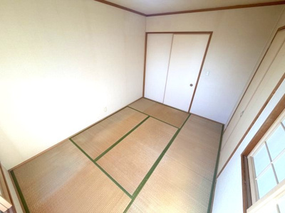 【和室】 | 表慈恩寺貸家 | 柔らかい畳が心地よい和室