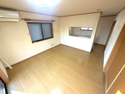 【居間・リビング】 | 表慈恩寺貸家 | こちらのリビングで趣味の時間をお楽しみください