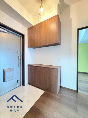 ホワイトパレス姪浜の玄関