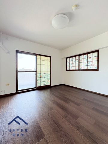 ホワイトパレス姪浜の洋室