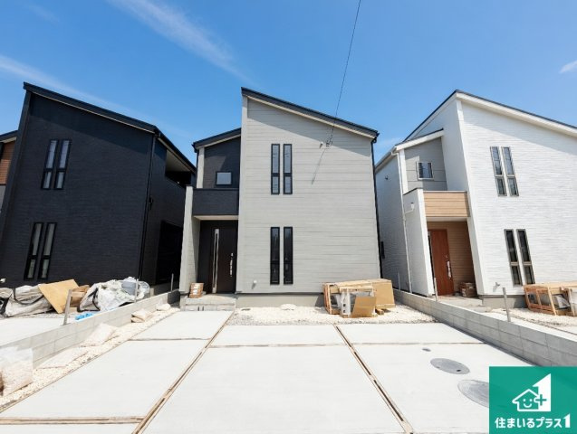 洲本市宇原　新築一戸建ての外観|周辺は落ち着いた街並みの住宅地！子育てがしやすい住環境です！まだ未完成ですが、現地でしかわからない事もございます。是非一度ご覧ください。