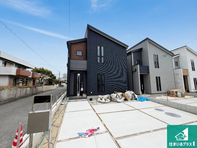 洲本市宇原　新築一戸建ての前面道路含む現地写真|周辺は落ち着いた街並みの住宅地！子育てがしやすい住環境です！まだ未完成ですが、現地でしかわからない事もございます。是非一度ご覧ください。