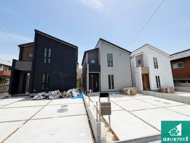洲本市宇原　新築一戸建ての外観|周辺は落ち着いた街並みの住宅地！子育てがしやすい住環境です！まだ未完成ですが、現地でしかわからない事もございます。是非一度ご覧ください。