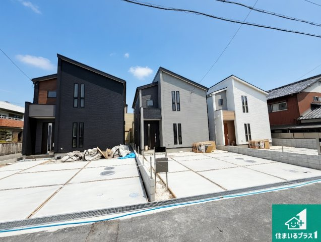 洲本市宇原　新築一戸建ての外観|周辺は落ち着いた街並みの住宅地！子育てがしやすい住環境です！まだ未完成ですが、現地でしかわからない事もございます。是非一度ご覧ください。