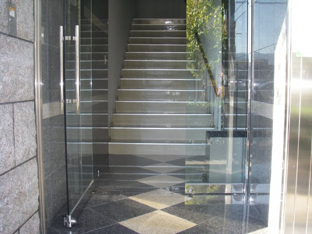 光南コスモビルのエントランス|建物の内部です