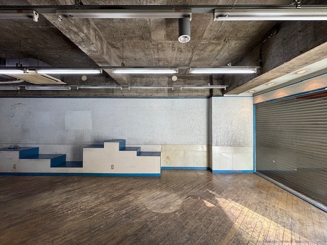 紀之国屋ビルの内装