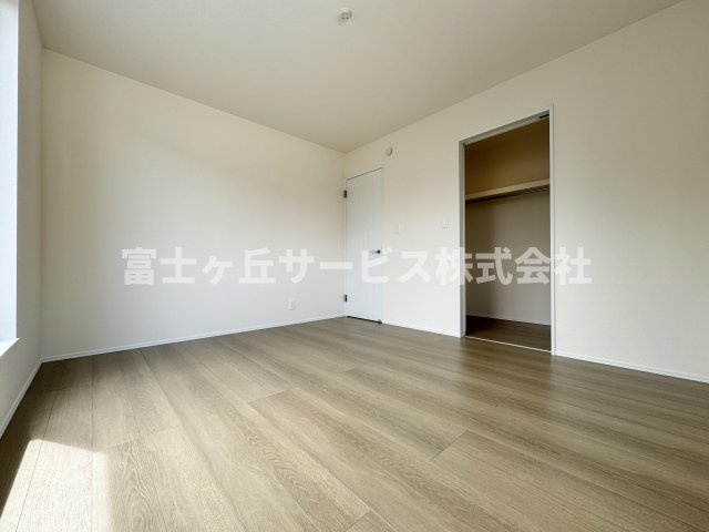 【寝室】 | 島田市野田 新築一戸建て B号棟 | 落ち着いて過ごせる寝室です