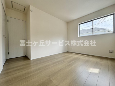 【子供部屋】 | 島田市野田 新築一戸建て B号棟 | 子供部屋としても使える洋室です