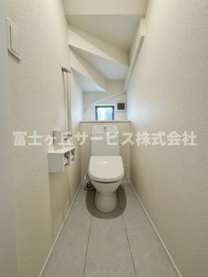 【トイレ】 | 島田市野田 新築一戸建て B号棟 | 1Fトイレです
2Fにも同タイプのトイレがあります