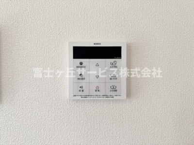 【発電・温水設備】 | 島田市野田 新築一戸建て B号棟 | リビングからも操作ができて便利です