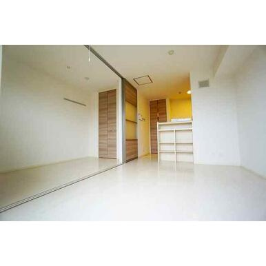 プリムローズの居間・リビング|※反転タイプのお部屋になります。