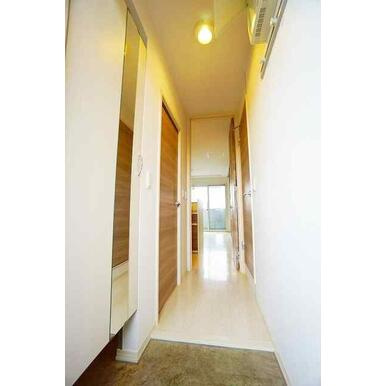 プリムローズの玄関|※反転タイプのお部屋になります。