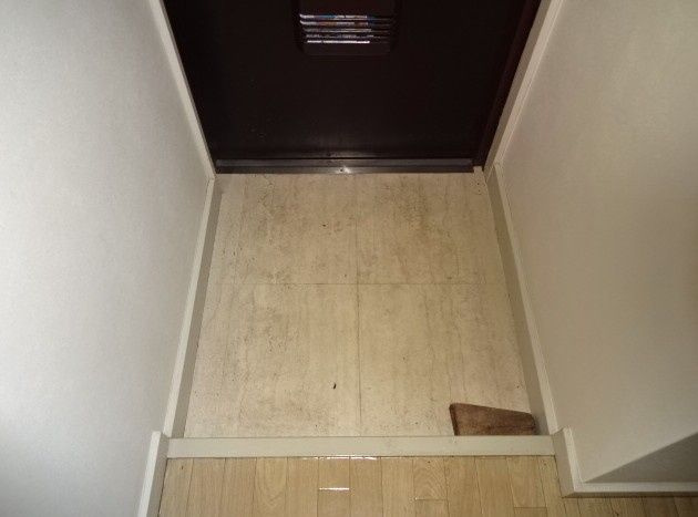 コーポさくらの玄関