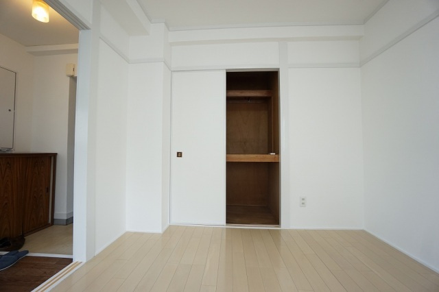 増宮マンションの居間・リビング