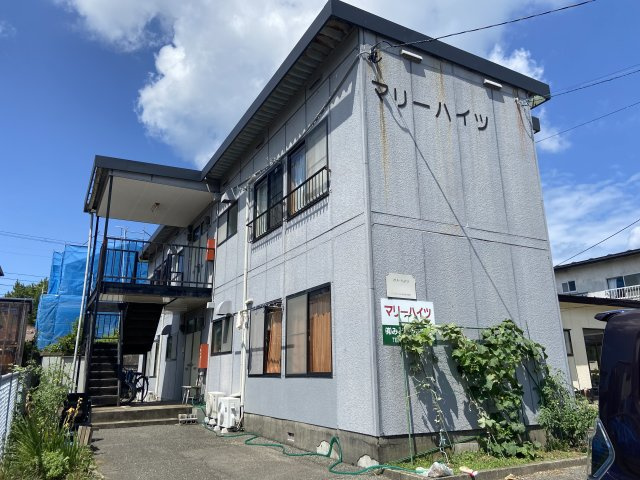 秋田市新屋松美ガ丘北町のアパートの外観