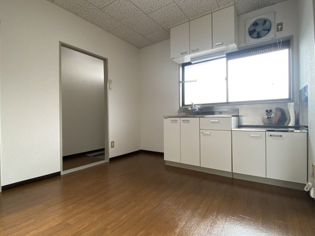 マリーハイツの居間・リビング|DK6帖