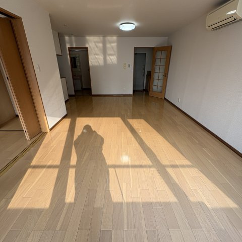 イーストＳＴビルの居間・リビング