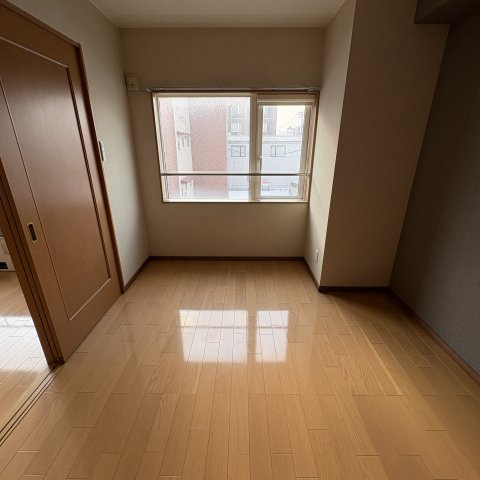 イーストＳＴビルの洋室