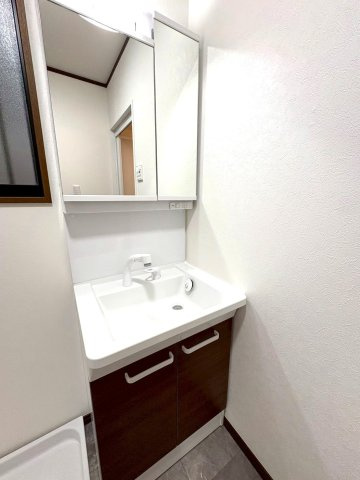 ２０２５年１１月リフォーム完了◆南向き４ＬＤＫ◆全居室６帖以上◆収納豊富◆南区吉祥院這登東町の独立洗面台|洗面化粧台