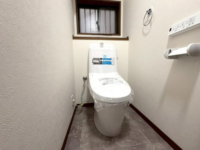 ２０２５年１１月リフォーム完了◆南向き４ＬＤＫ◆全居室６帖以上◆収納豊富◆南区吉祥院這登東町のトイレ|１Fトイレ