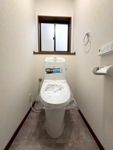 ２０２５年１１月リフォーム完了◆南向き４ＬＤＫ◆全居室６帖以上◆収納豊富◆南区吉祥院這登東町のトイレ|２Fトイレ