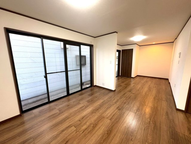 ２０２５年１１月リフォーム完了◆南向き４ＬＤＫ◆全居室６帖以上◆収納豊富◆南区吉祥院這登東町の居間・リビング|リビング