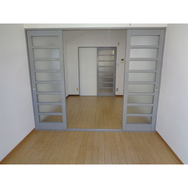 プリンセス栄の居間・リビング