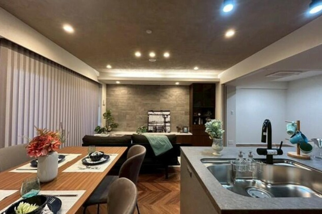 【居間・リビング】 | クレストフォルム蓮根城北公園 | 光と風があふれる開放的なリビングダイニングには自然と家族みんなが集まってきます。