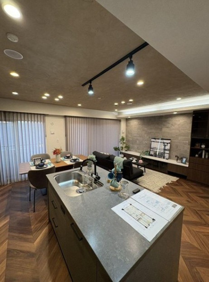 【キッチン】 | クレストフォルム蓮根城北公園 | スマートな意匠と充実の機能を備えたキッチンが、暮らしにおいしい彩りを添えます