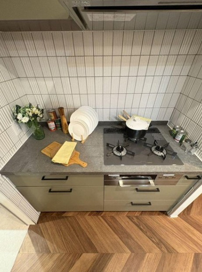 【キッチン】 | クレストフォルム蓮根城北公園 | 油や煙がリビングに広がりづらく生活感が出にくいキッチンです。